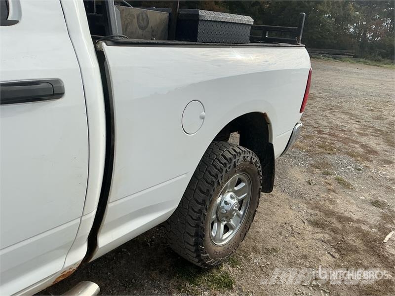RAM 2500 Tradesman 4x4 Crew Cab Pickup Ostalo