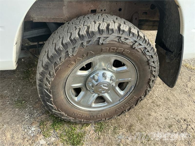 RAM 2500 Tradesman 4x4 Crew Cab Pickup Ostalo