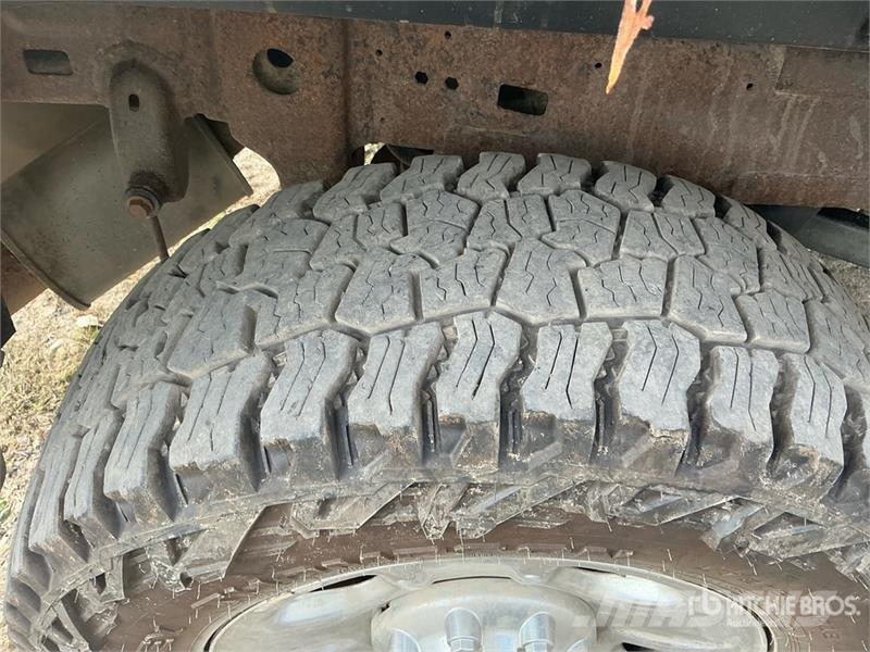 RAM 2500 Tradesman 4x4 Crew Cab Pickup Ostalo