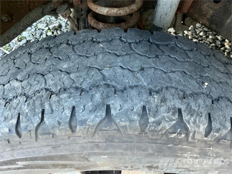 RAM 3500 平板式/側卸式卡車