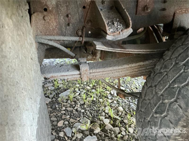 RAM 3500 平板式/側卸式卡車