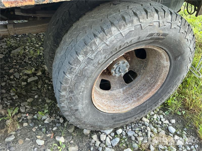 RAM 3500 平板式/側卸式卡車