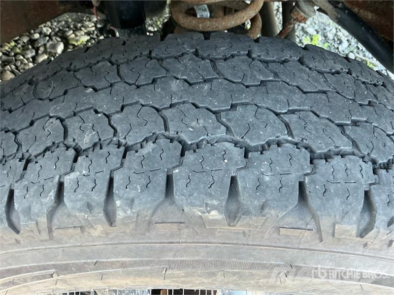 RAM 3500 平板式/側卸式卡車