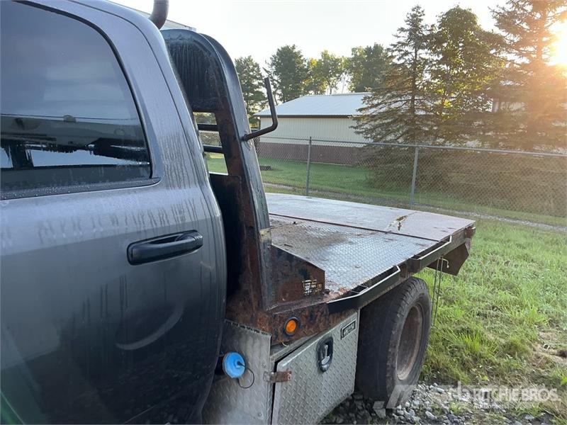 RAM 3500 平板式/側卸式卡車