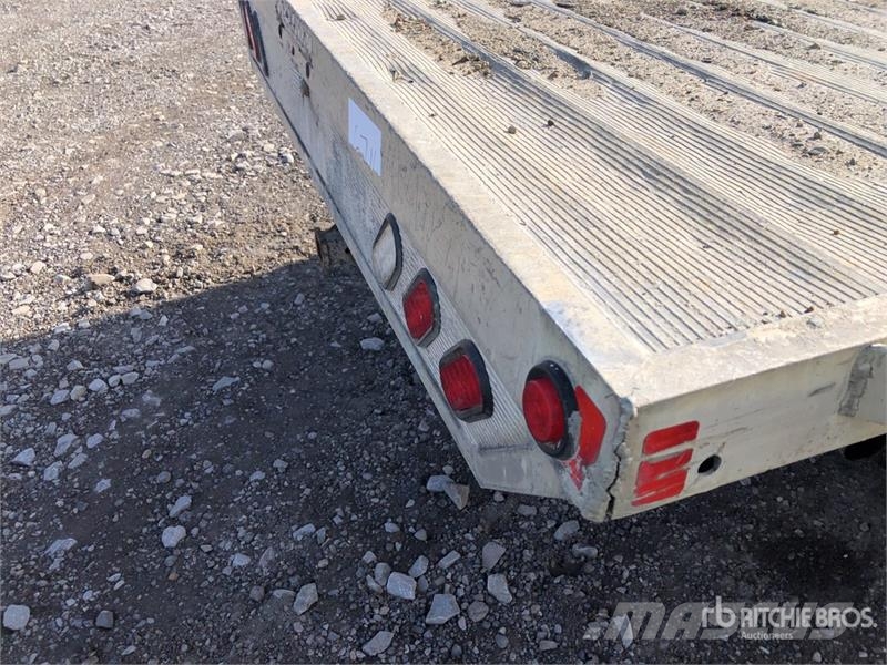 RAM 3500 平板式/側卸式卡車