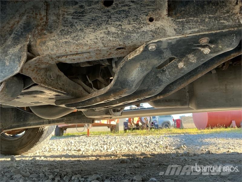 RAM 3500 Plošinové nákladné automobily/nákladné automobily so sklápacími bočnicami