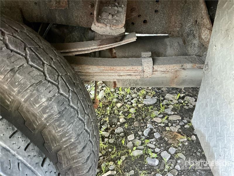 RAM 3500 平板式/側卸式卡車