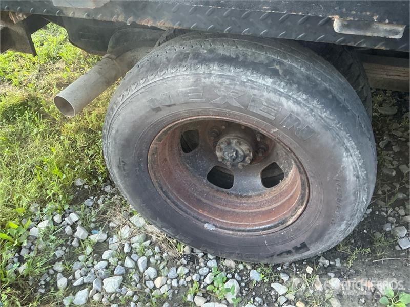 RAM 3500 平板式/側卸式卡車