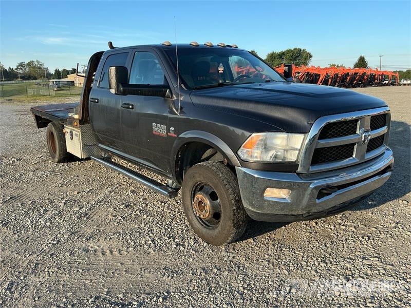 RAM 3500 平板式/側卸式卡車