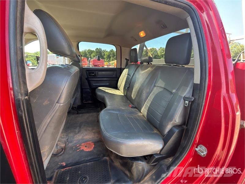 RAM 3500 4x4 Crew Cab Utility Truck Madelkaubikud