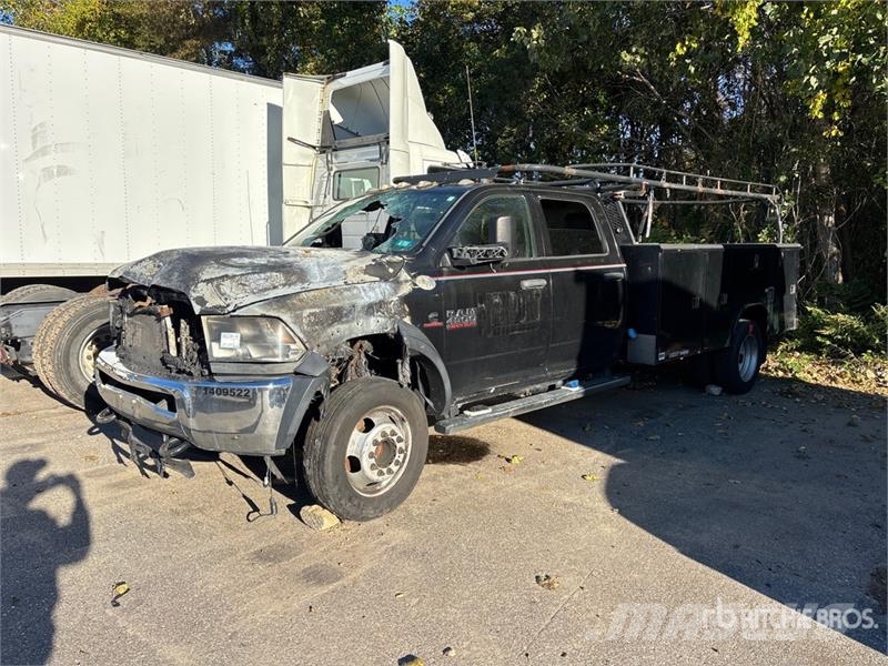 RAM 4500 Vieglais kravas automobilis/izkraušana no sāniem