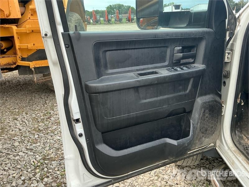 RAM 4500 4x4 Crew Cab Cab and Chassis Cabines
