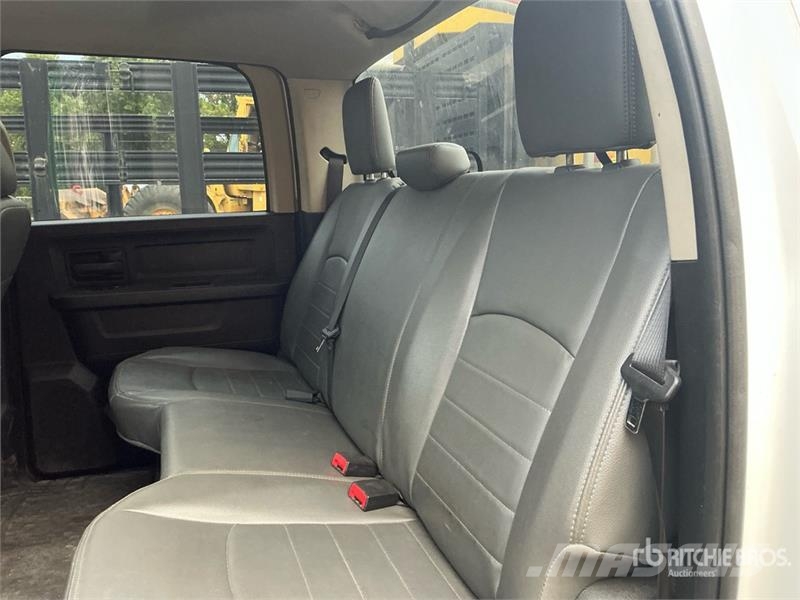 RAM 4500 ST 4x4 Crew Cab Cab and Chassis Kabine i unutrašnjost