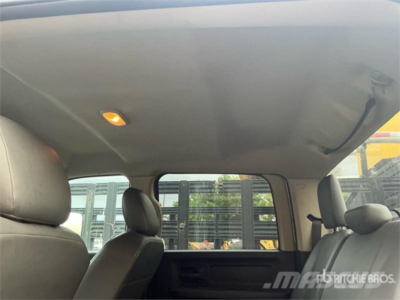 RAM 4500 ST 4x4 Crew Cab Cab and Chassis Kabine i unutrašnjost