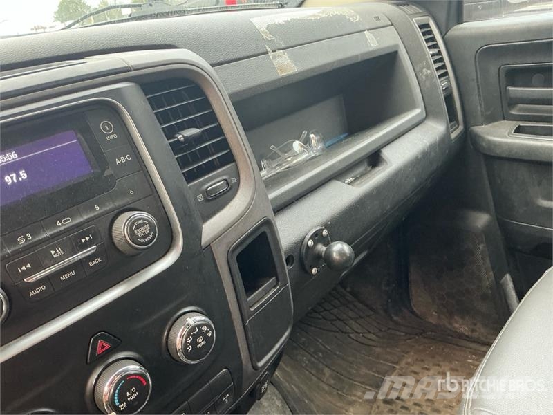 RAM 4500 ST 4x4 Crew Cab Cab and Chassis Kabine i unutrašnjost