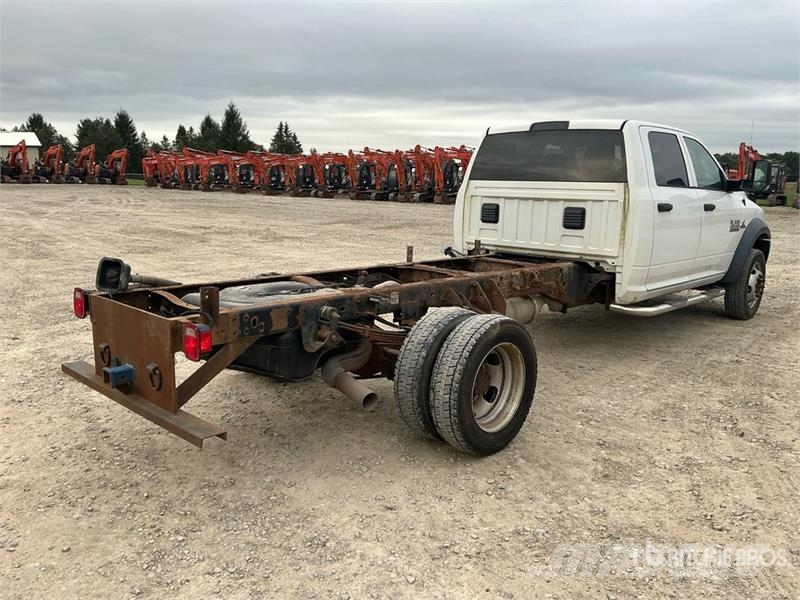RAM 4500 ST 4x4 Crew Cab Cab and Chassis Kabine i unutrašnjost