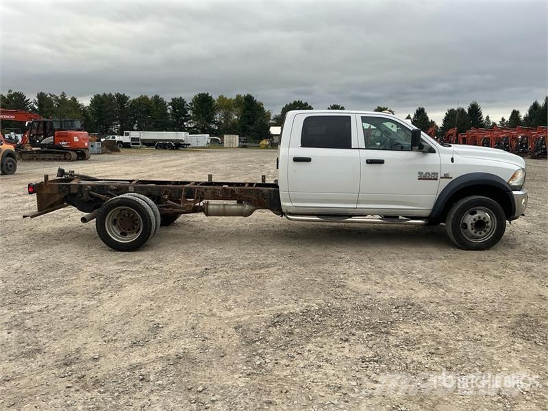 RAM 4500 ST 4x4 Crew Cab Cab and Chassis Kabine i unutrašnjost