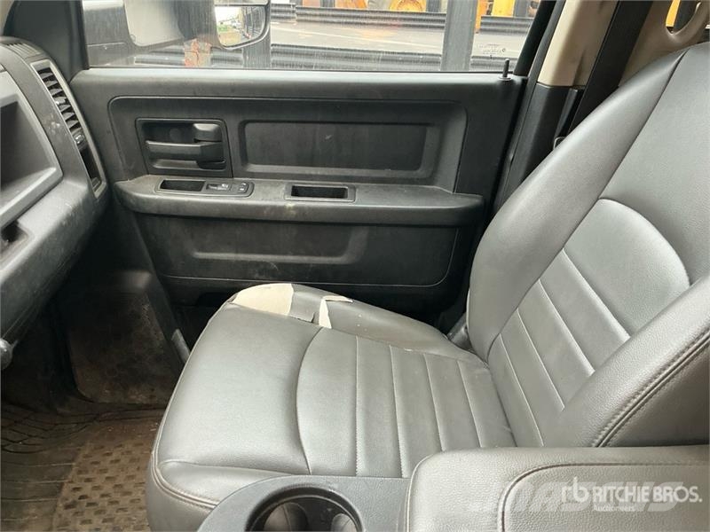 RAM 4500 ST 4x4 Crew Cab Cab and Chassis Kabine i unutrašnjost