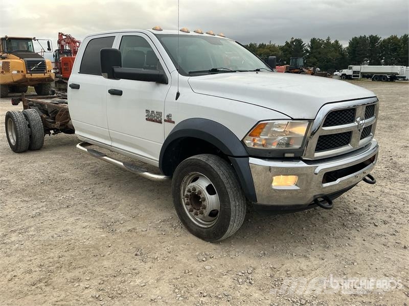 RAM 4500 ST 4x4 Crew Cab Cab and Chassis Kabine i unutrašnjost