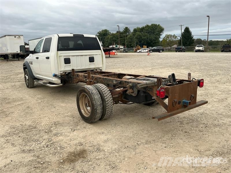 RAM 4500 ST 4x4 Crew Cab Cab and Chassis Kabine i unutrašnjost