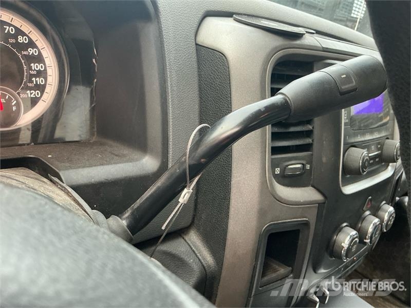 RAM 4500 ST 4x4 Crew Cab Cab and Chassis Kabine i unutrašnjost