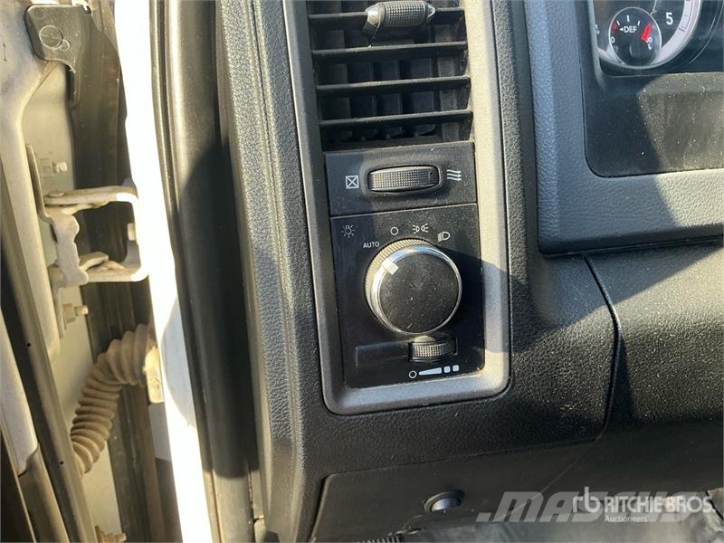 RAM 5500 Caminhões de mesa/dropside