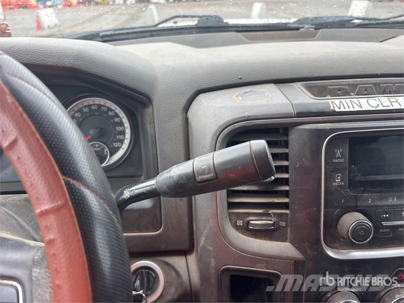 RAM 5500 Furgonetas caja abierta