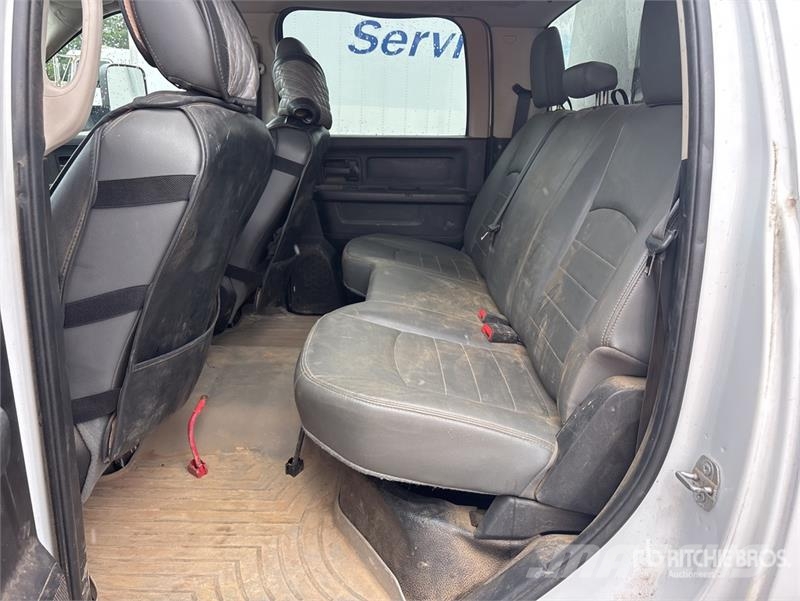 RAM 5500 Furgonetas caja abierta