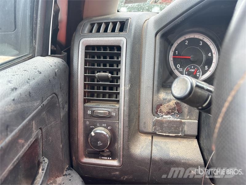 RAM 5500 Furgonetas caja abierta
