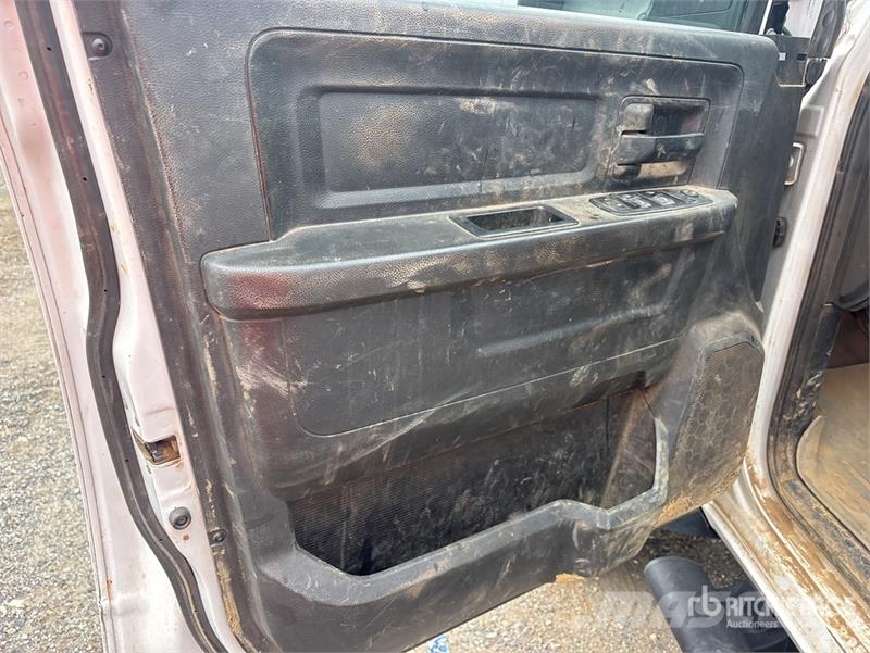 RAM 5500 Furgonetas caja abierta