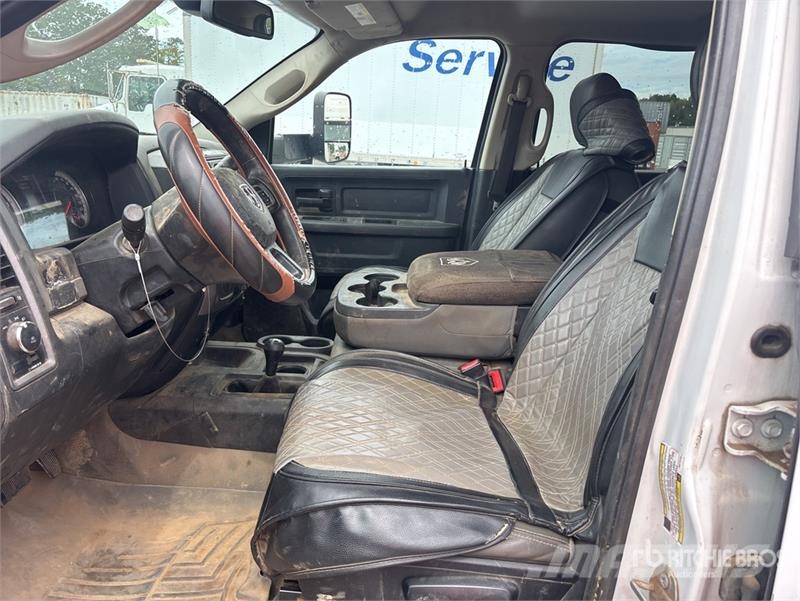 RAM 5500 Furgonetas caja abierta