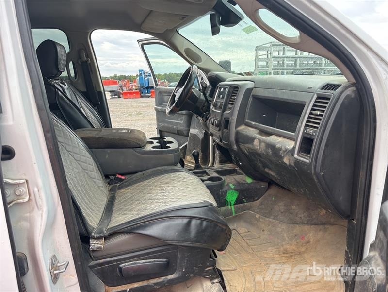 RAM 5500 Furgonetas caja abierta