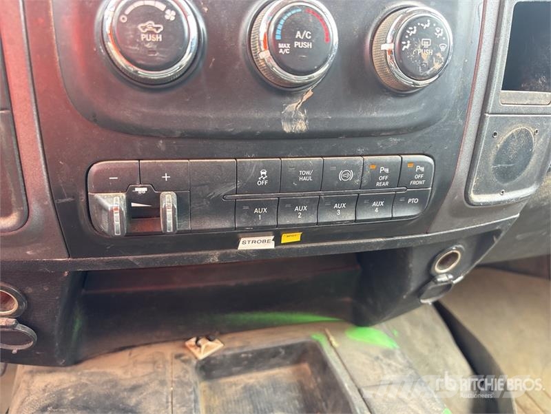 RAM 5500 Furgonetas caja abierta