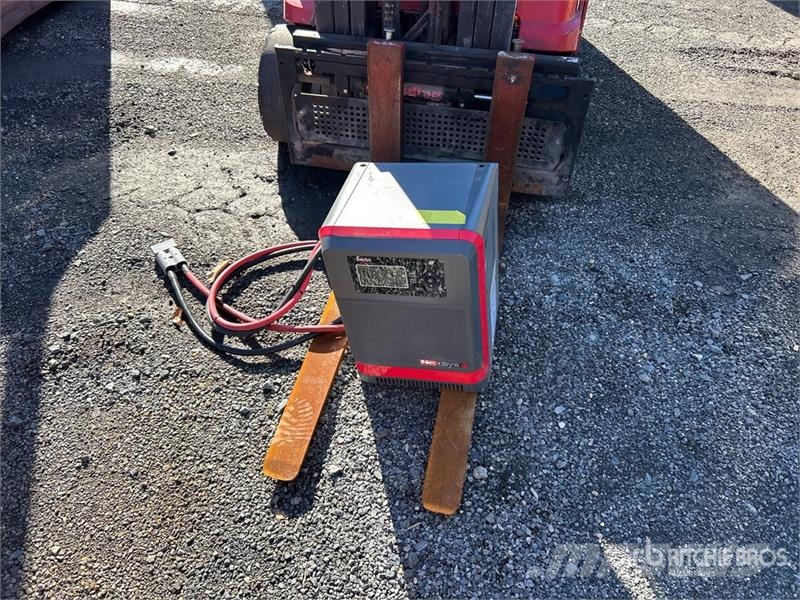Raymond 425-C40TT 4000 lb Reach Truck 前伸式堆高機(叉車)