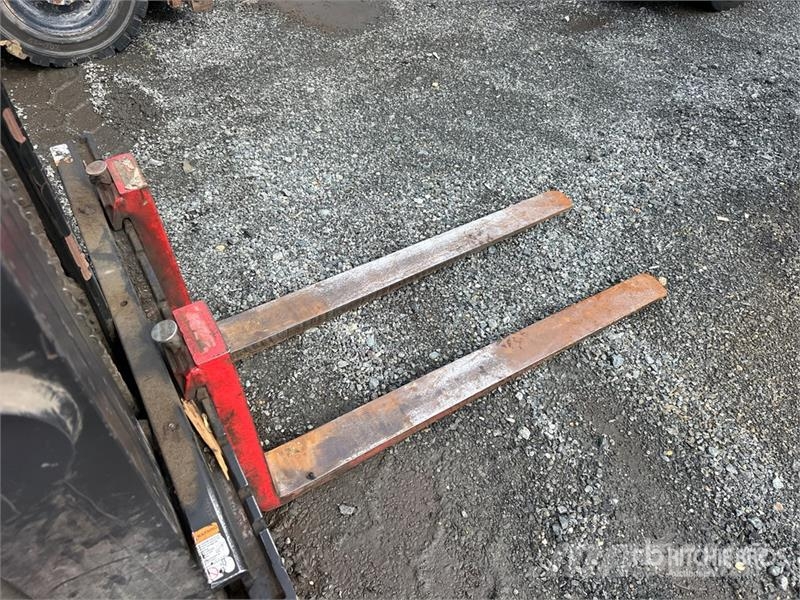 Raymond 425-C40TT 4000 lb Reach Truck Empilhadeira retrátil