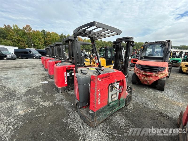 Raymond 4250 Reach truck