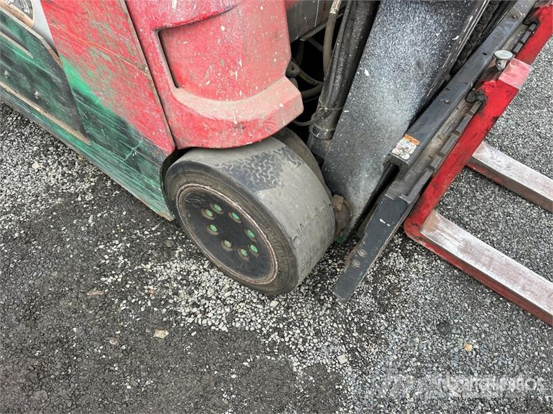Raymond 4250 Reach truck