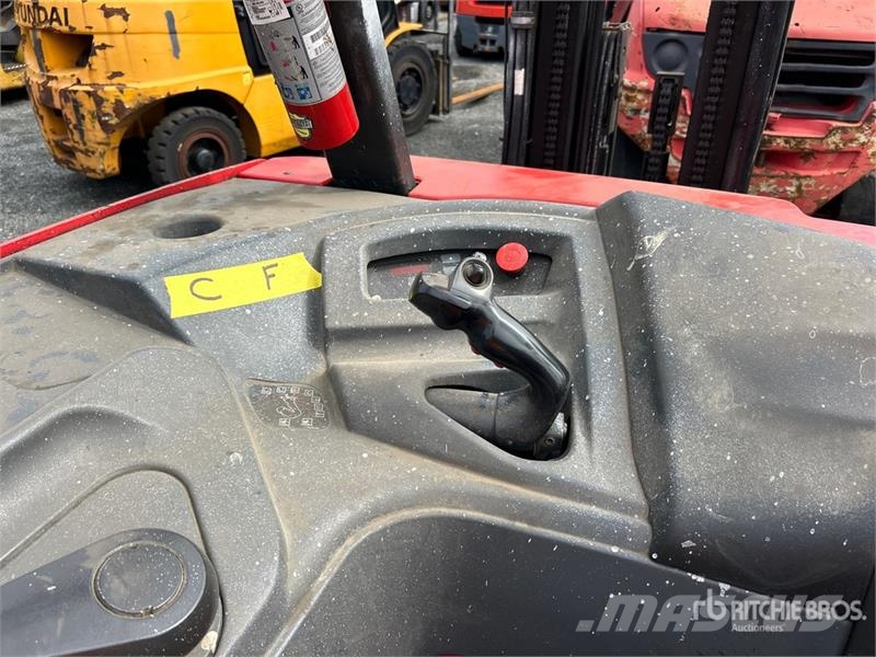 Raymond 4250 Reach truck