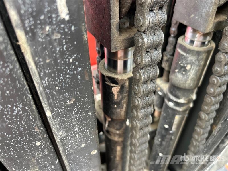 Raymond 4250 Reach truck