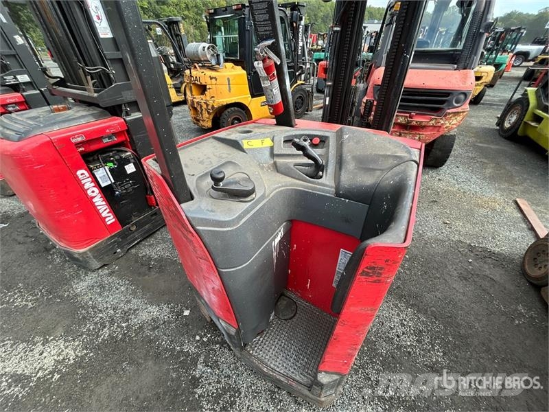 Raymond 4250 Reach truck