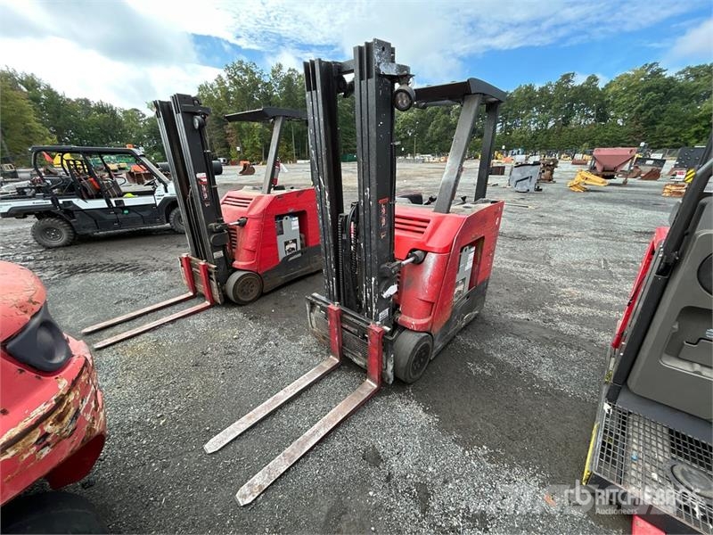 Raymond 4250 Reach truck