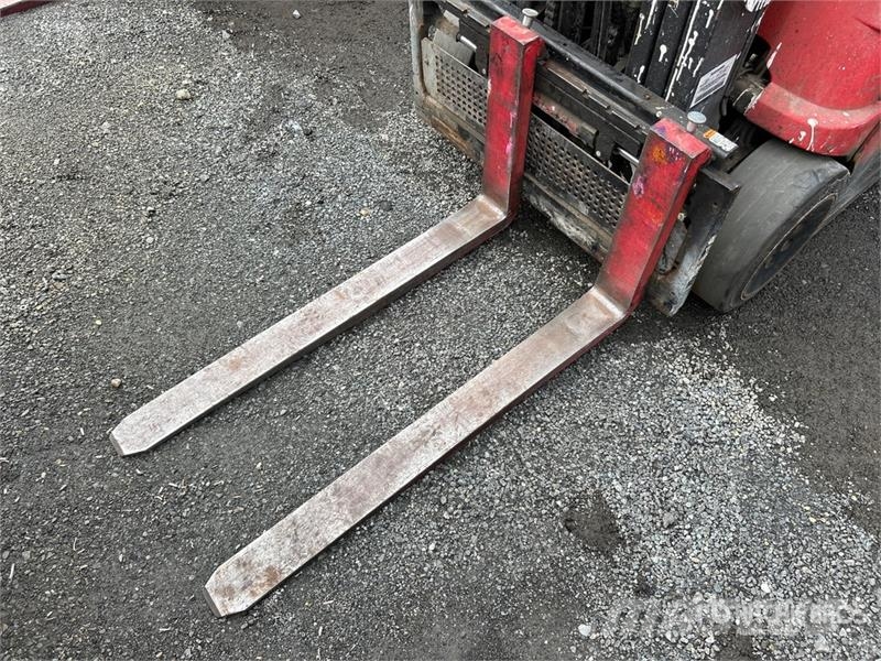 Raymond 4250 Reach truck