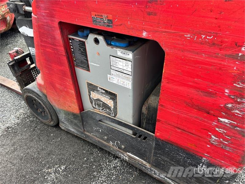 Raymond 4250 Reach truck