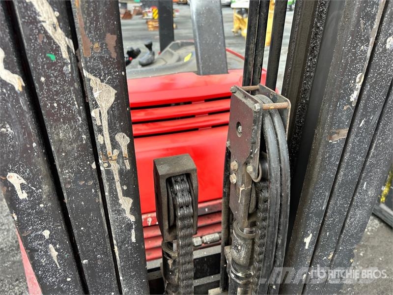 Raymond 4250 Reach truck
