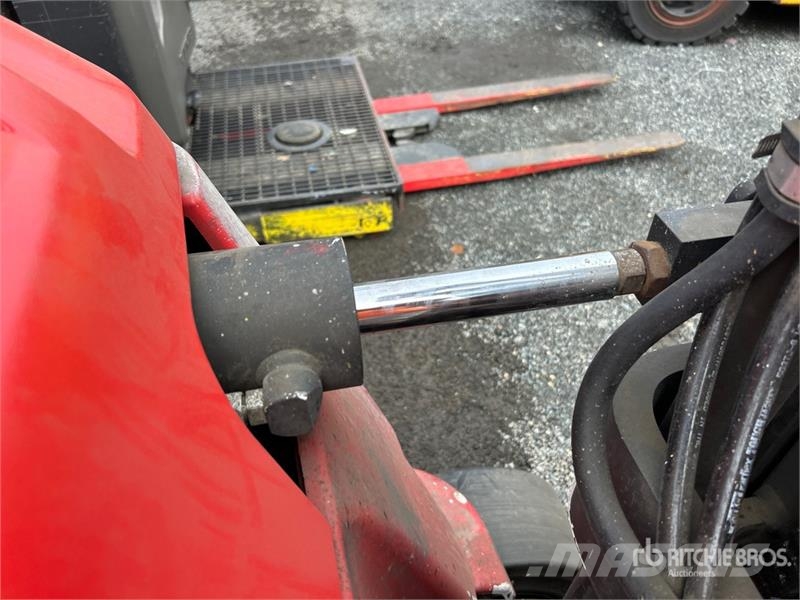 Raymond 4250 Reach truck