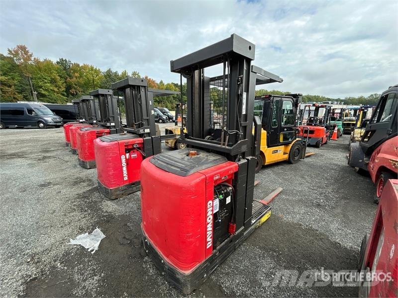 Raymond 5300 300 lb Order Picker Medium lift order picker