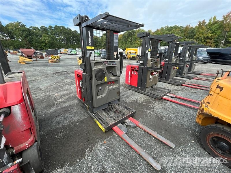 Raymond 5300 300 lb Order Picker Medium lift order picker