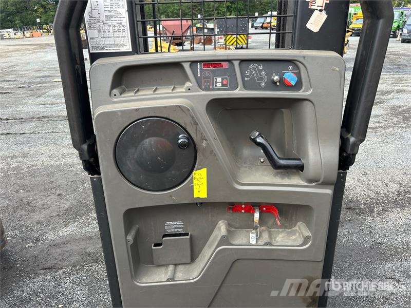Raymond 5300 300 lb Order Picker Medium lift order picker