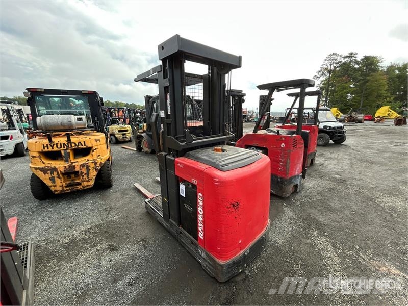 Raymond 5300 300 lb Order Picker Medium lift order picker