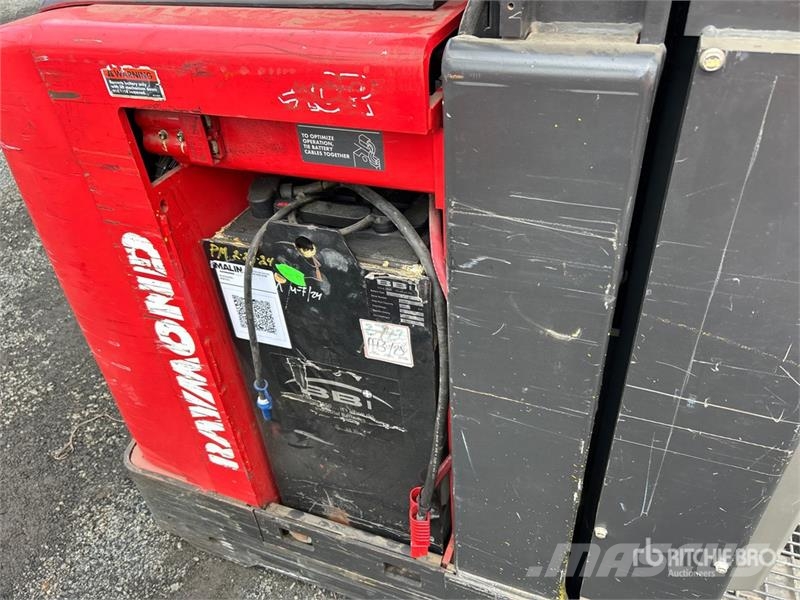 Raymond 5300 300 lb Order Picker Medium lift order picker